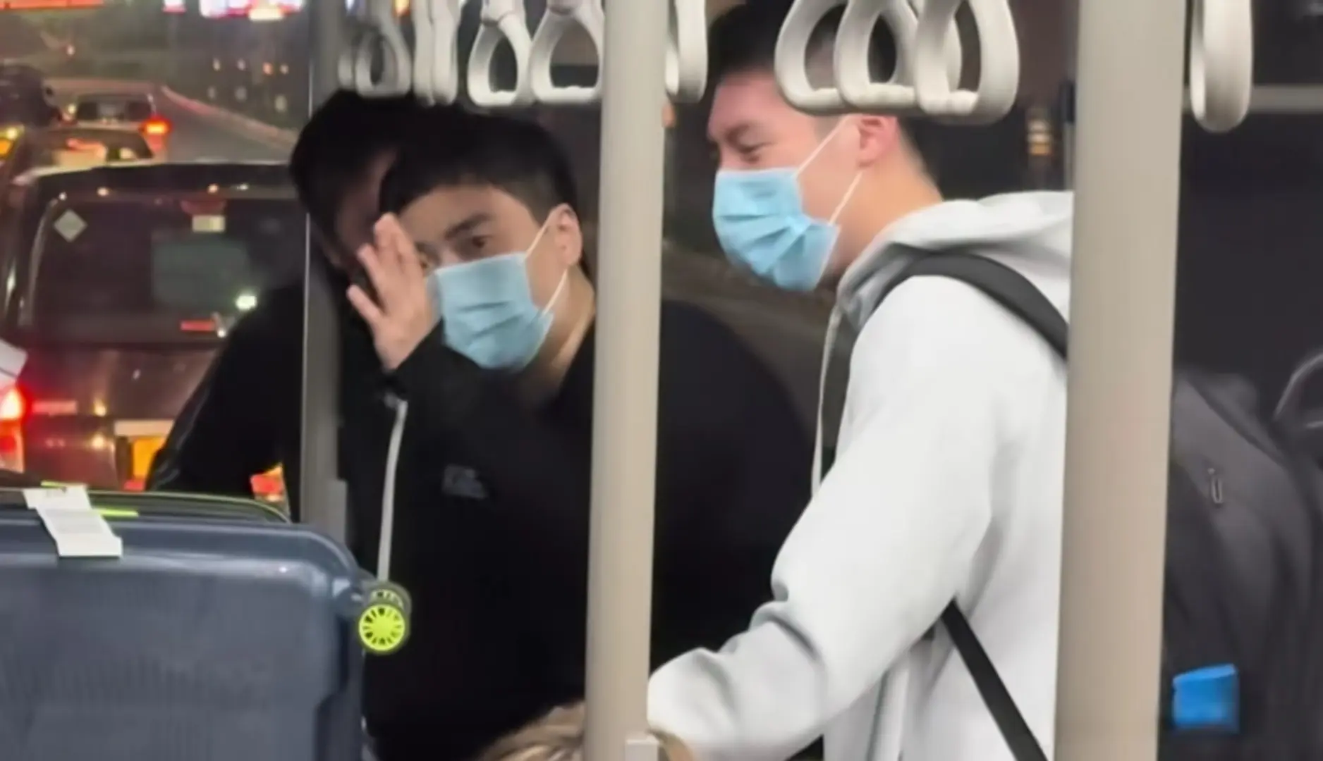 一起看后排, 评论区里笑, alt