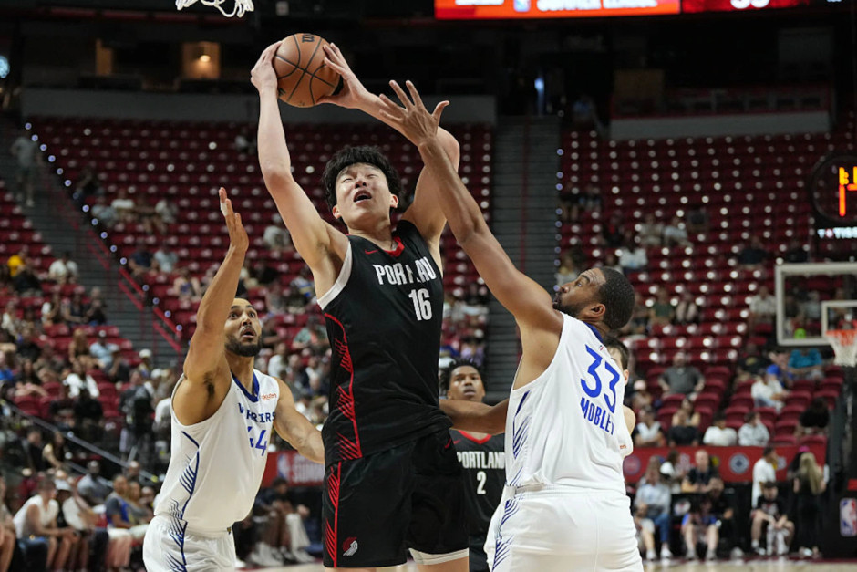 季前赛开拓, 核心内线萨, 赛的焦点